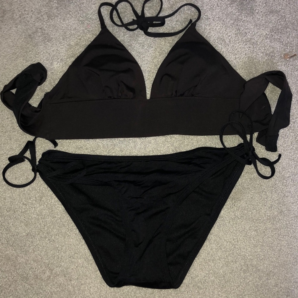 Black bikini set